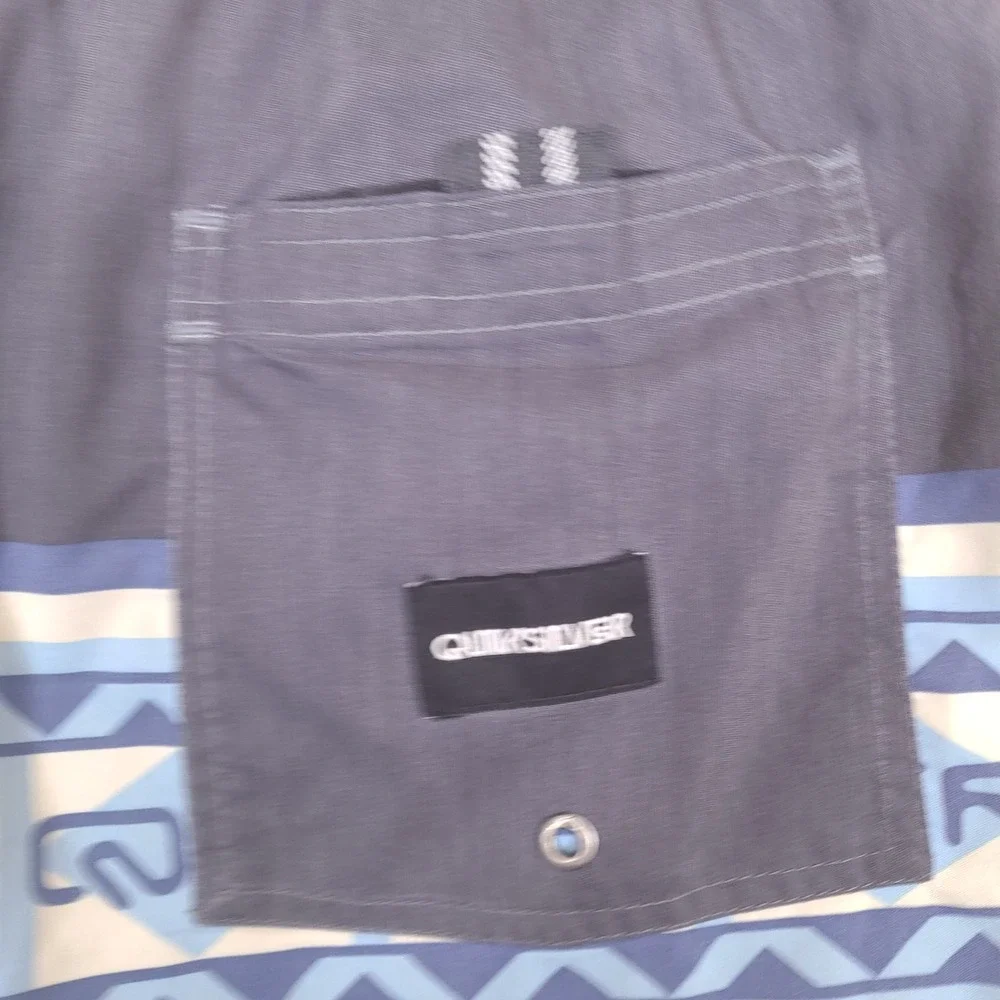 Quiksilver Swim Trunks Shorts Youth Boys XL‎ (16) 28-Waist Surf Beach Logo